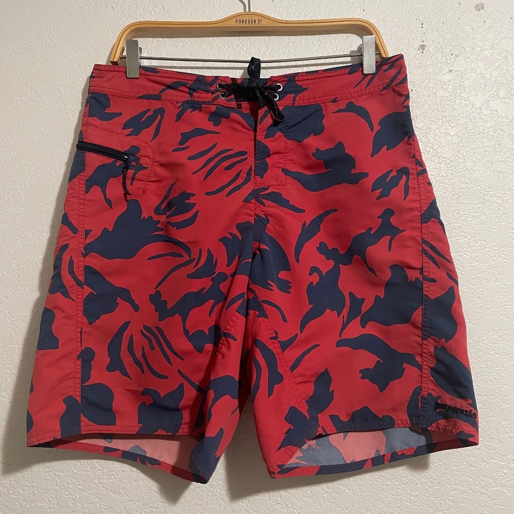 Patagonia Mens Floral Red Blue Wavefarer Board Shorts SZ 32